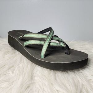Teva sandals flip flop women's size 11 slight heel green